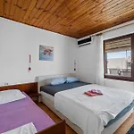 Lägenhet 3 Bedroom Cozy Apartment In Vodice *