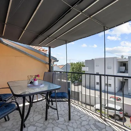 Amazing Apartment In Vodice With Wifi Apartmán