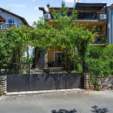 3 Bedroom Cozy Apartment In Vodice * Vodice