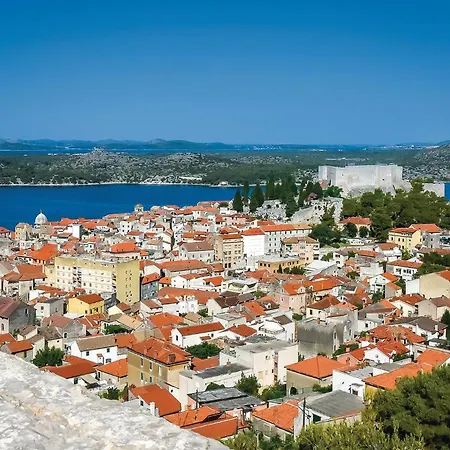 3 Bedroom Cozy Apartment In Vodice Lägenhet Vodice
