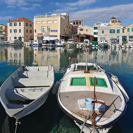 Apartmán Amazing Apartment In Vodice With Wifi